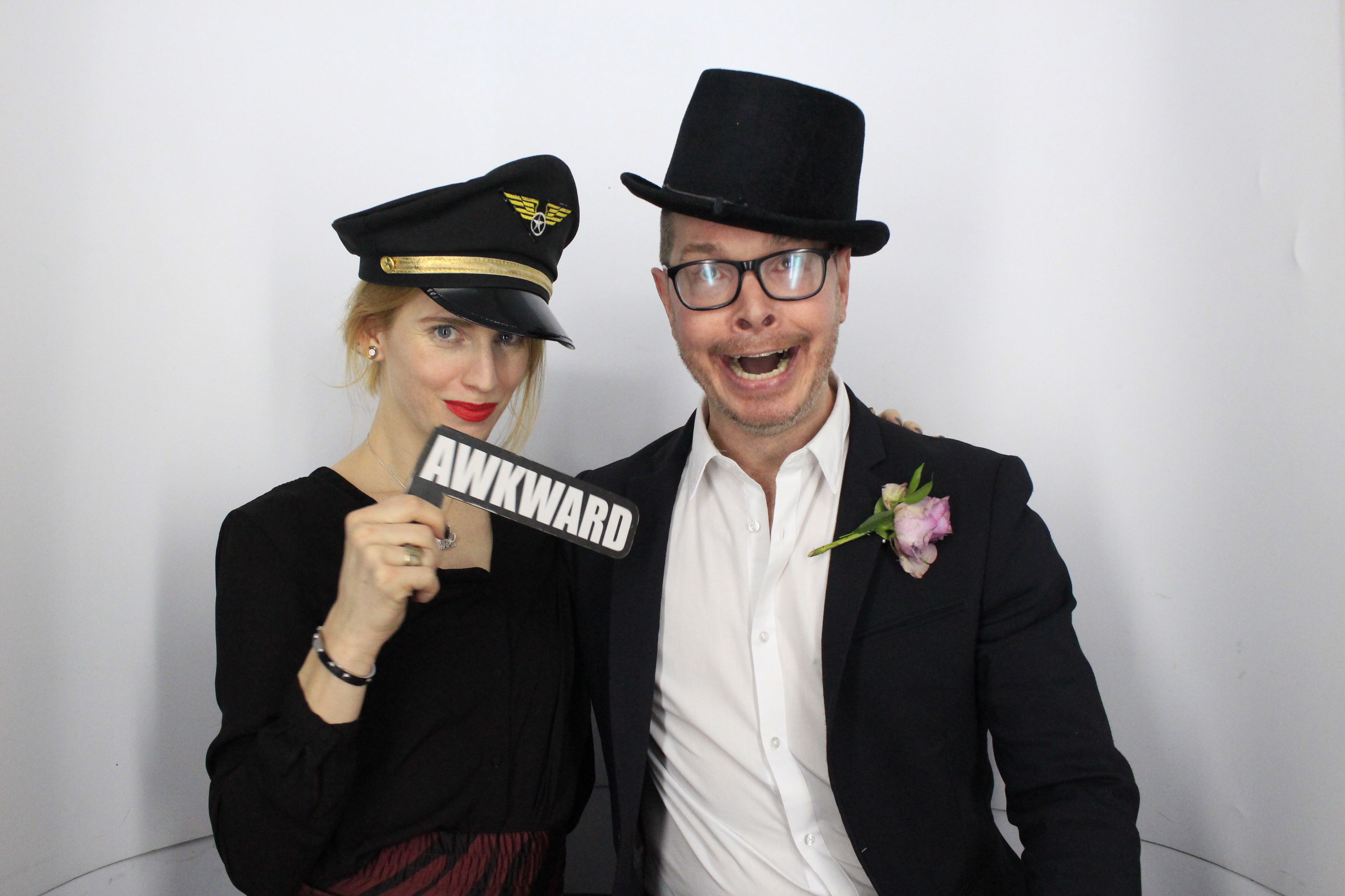 Simon & Muna  | View more photos from the event at gallery.myphotoboothexperience.co.uk/u/MyPhotoBoothExperienceLtd/Simon-Muna